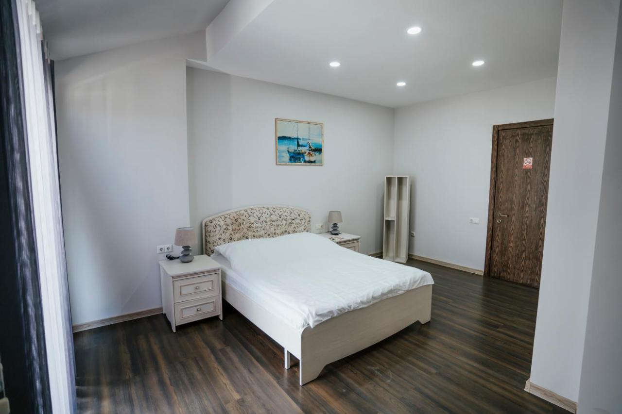 West Apart Hotel Batumi Exterior photo